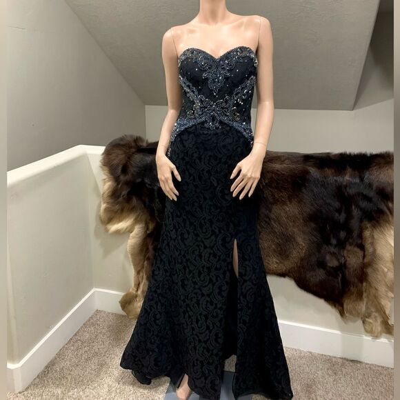 New Stunning Black Floral Lace Beaded Strapless Mermaid Gown - Picture 8 of 13